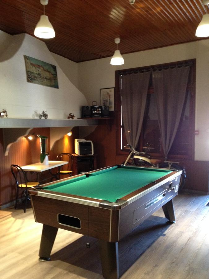 Bar Hotel De La Place Mezel Luaran gambar