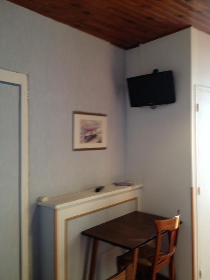 Bar Hotel De La Place Mezel Luaran gambar